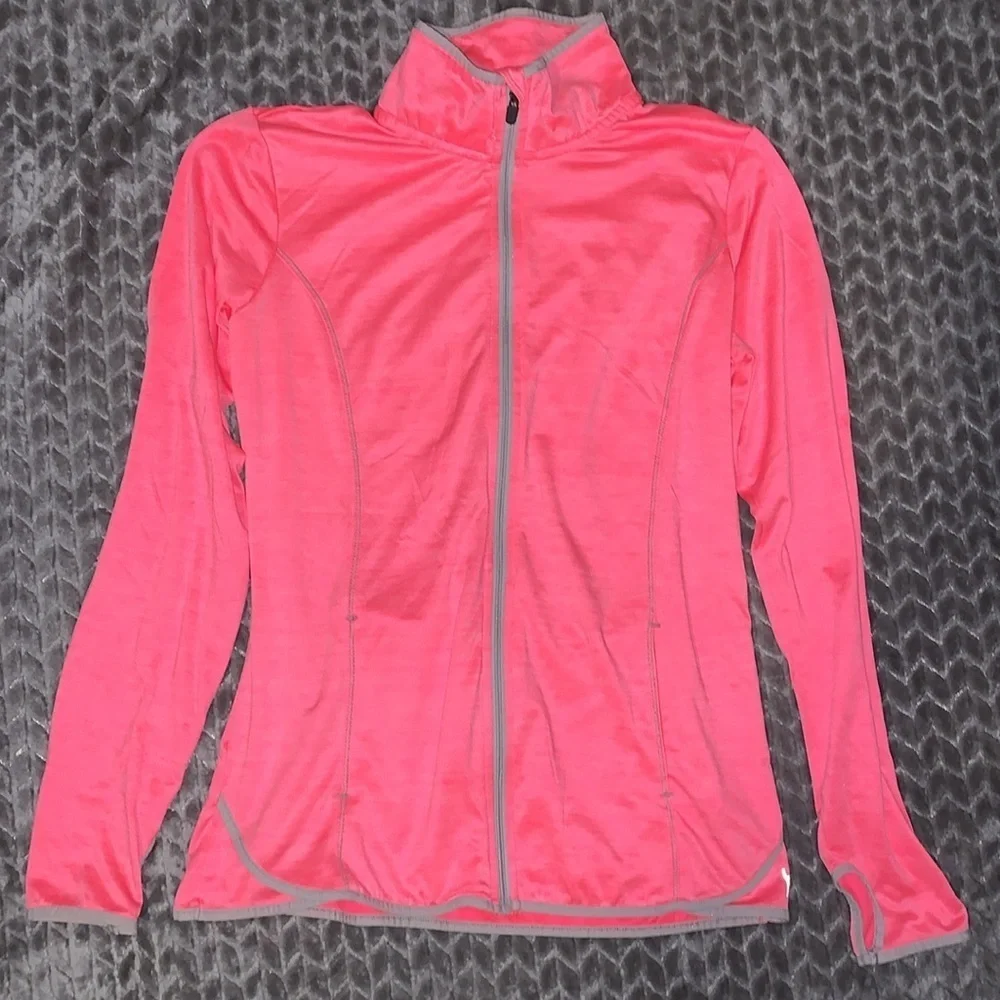 Lot of 3 lightweight jackets/sweatshirt. ‎ Size Small.